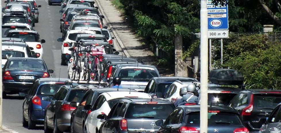 Code e maxitamponamento sul viale Unità d’Italia 