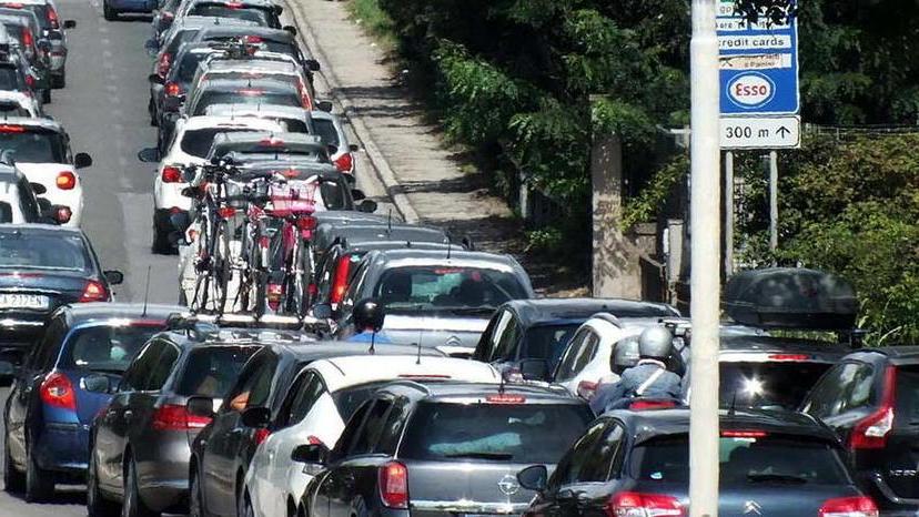 Code e maxitamponamento sul viale Unità d’Italia