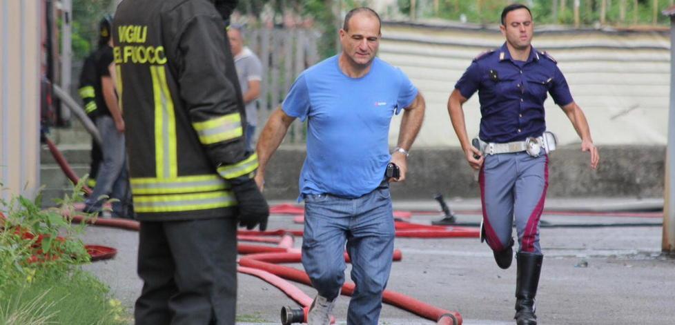 Il sindaco: «Tenete chiuse le finestre» 