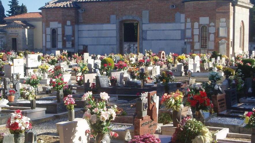 Cimiteri, assegnate custodia e manutenzione