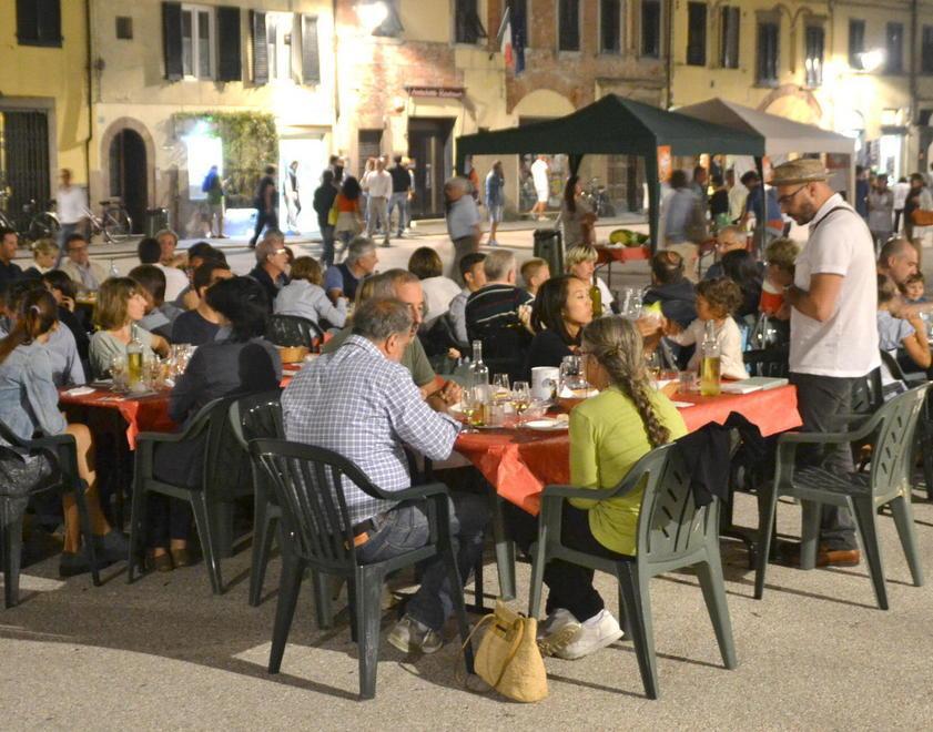 Assalto a ristoranti bar e pizzerie Pochi negozi aperti 