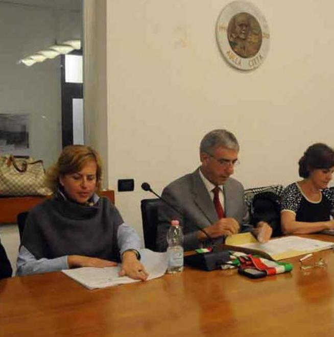 Simoncini sfida la Magnani: deve accusarmi in pubblico 