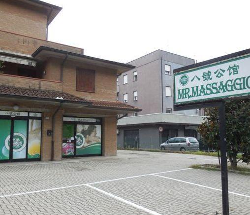 Massaggi “abusivi”, chiusi 2 centri 