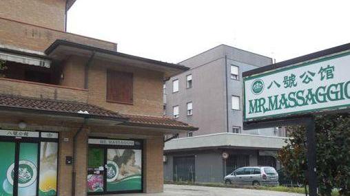 Massaggi “abusivi”, chiusi 2 centri