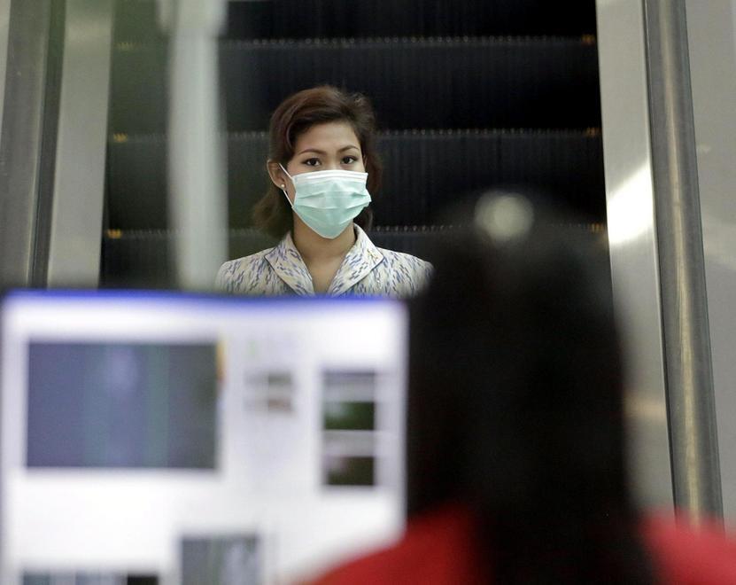 Avvolta nella plastica e portata in ospedale per paura dell’Ebola 