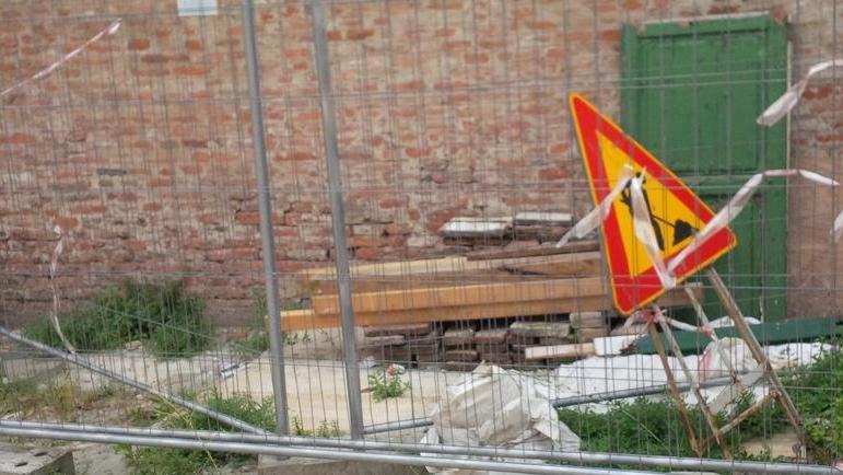 Un cantiere post sisma sta creando disagi