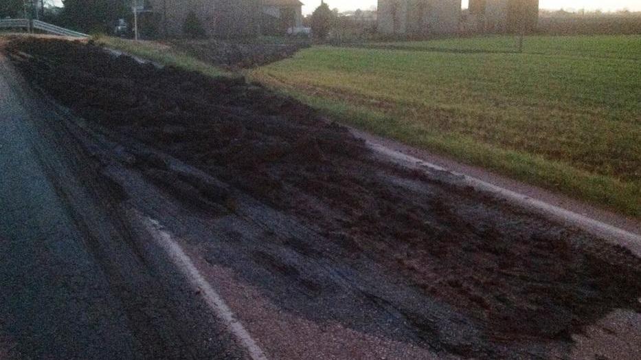 Individuato il camion che aveva imbrattato la strada di fango