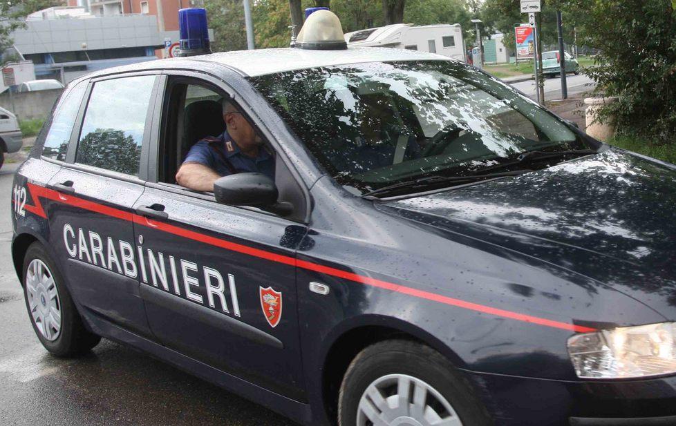 Perde il bancomat, gli svuotano il conto 