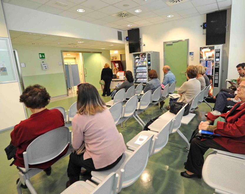 Ruba portafogli al pronto soccorso con la figlia di 8 mesi in braccio 