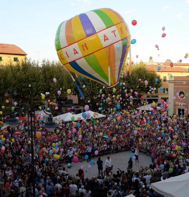 Quella mongolfiera porta in volo i desideri dei bimbi