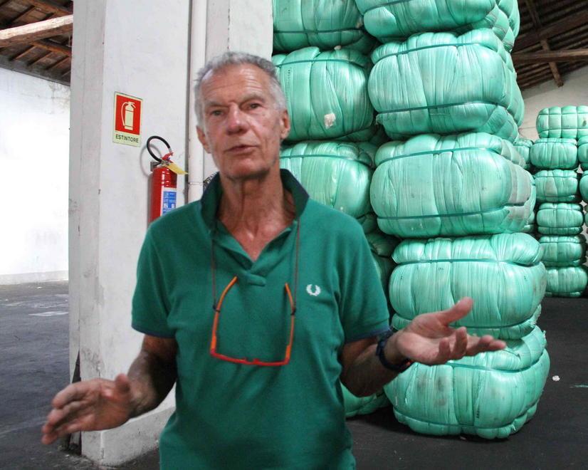 Un altro furto di lana pregiata, gang si cala dal tetto e svuota il capannone 