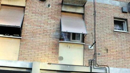Muore in casa intossicata dai fumi