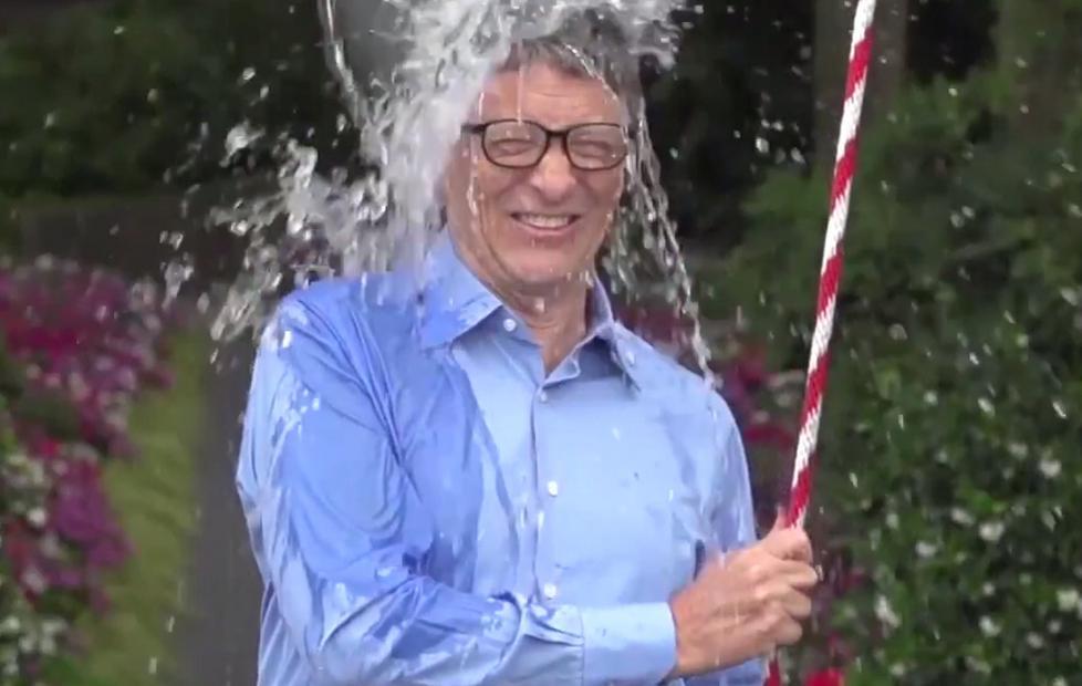 È inutile che ve la prendiate, l'ice bucket challenge funziona! 