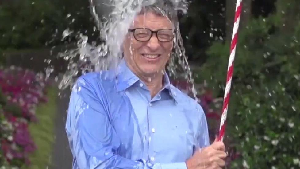 È inutile che ve la prendiate, l'ice bucket challenge funziona!
