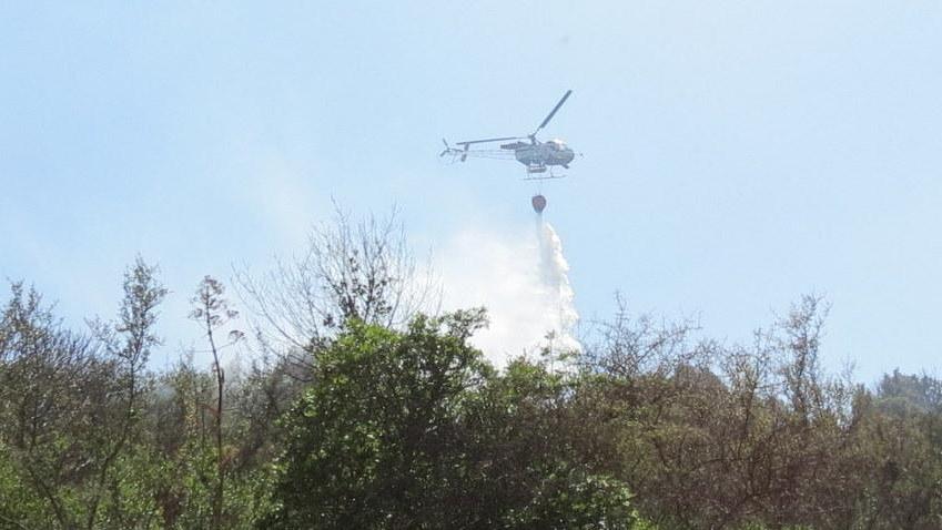 Incendio a Sos Alinos, il rogo lambisce le case