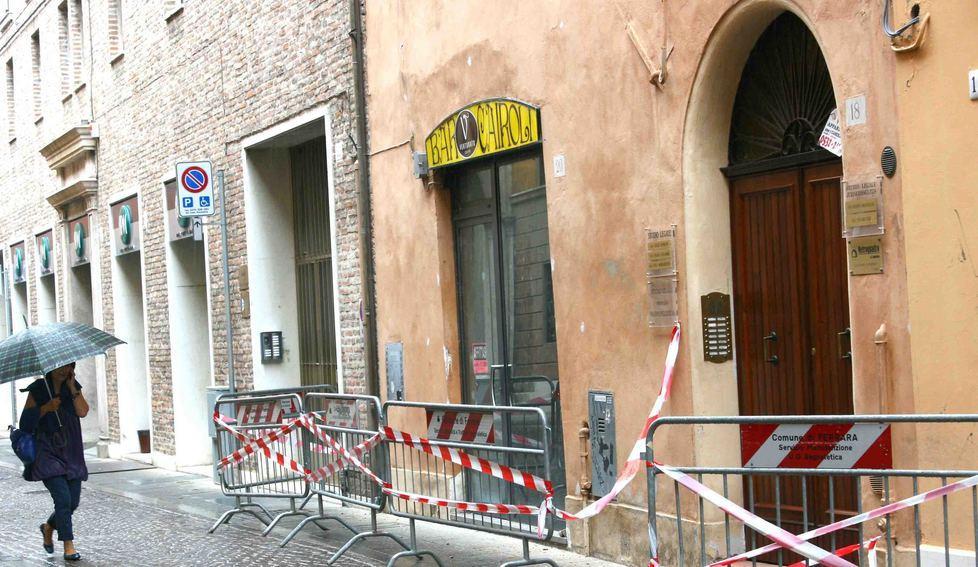 Le transenne anche in via Cairoli 