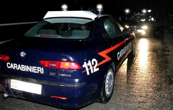 Dramma in famiglia, donna accoltella il compagno dopo una lite 