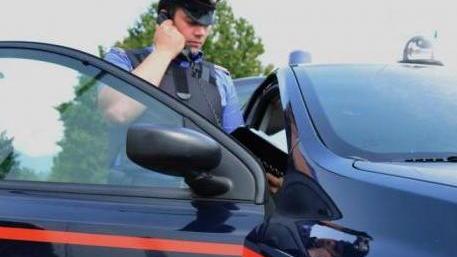 «Aiuto, ci hanno borseggiato». E i carabinieri arrestano i due malviventi