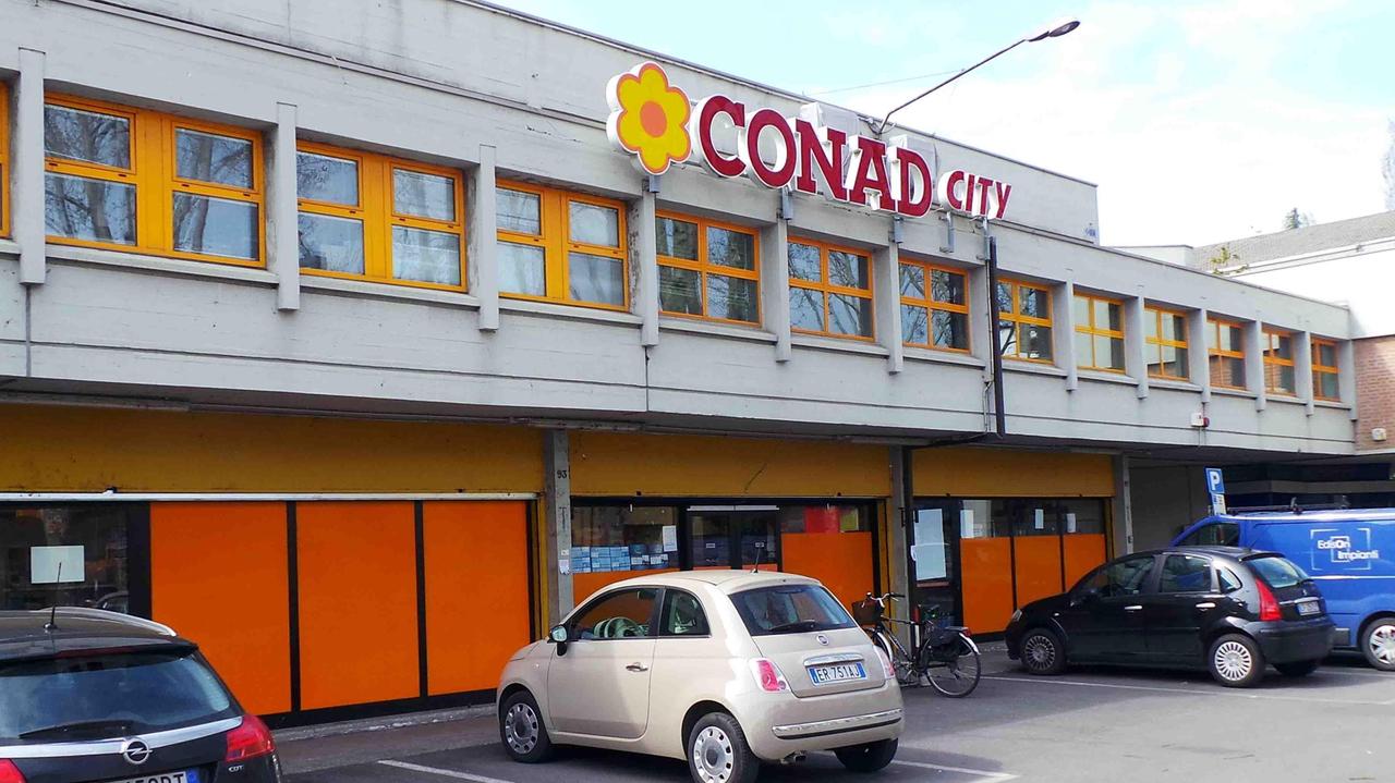 Il supermercato Conad di via Foro Boario