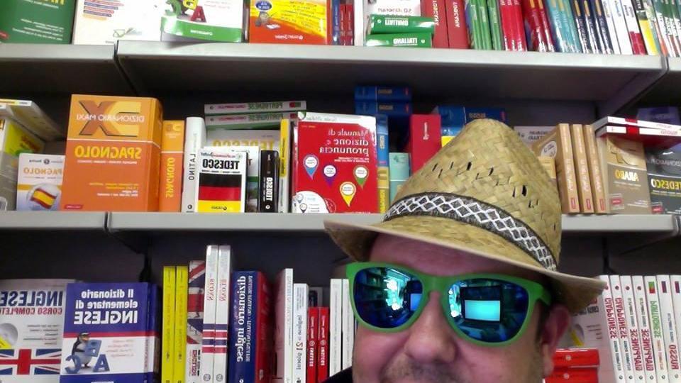 Il truffatore ricercato si tradisce con una foto su Facebook