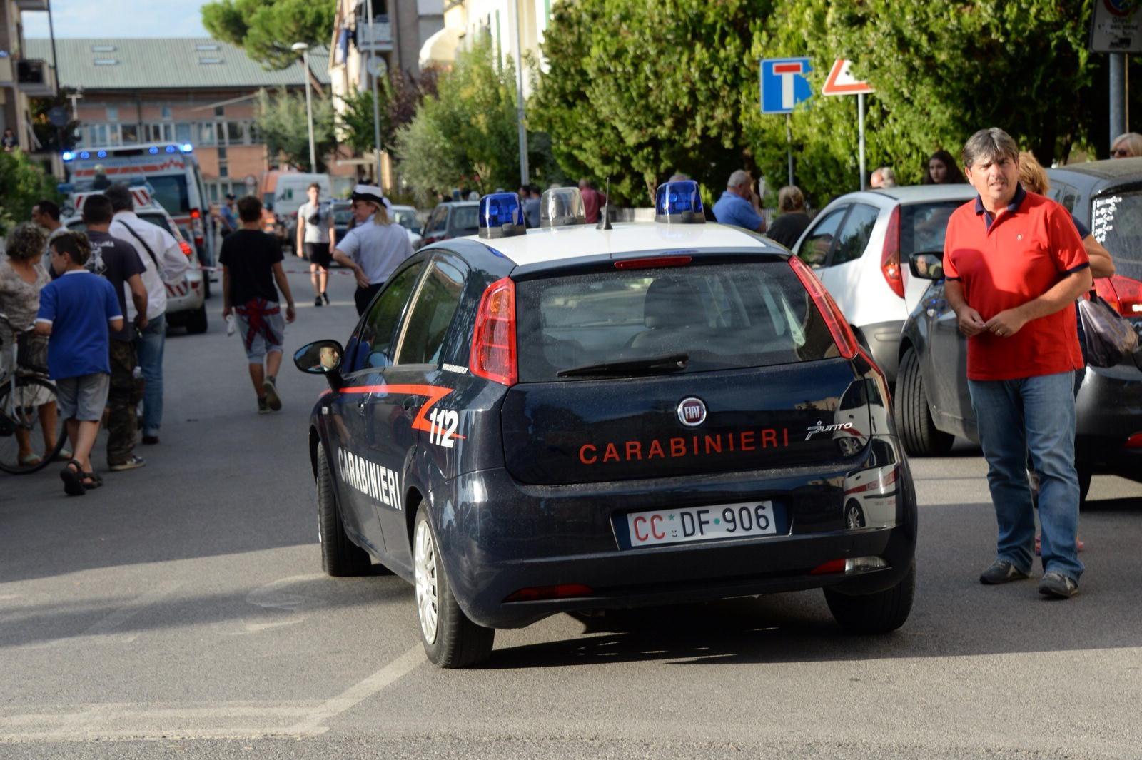 Omicidio suicidio a Ponsacco, massacra la moglie di botte e si uccide