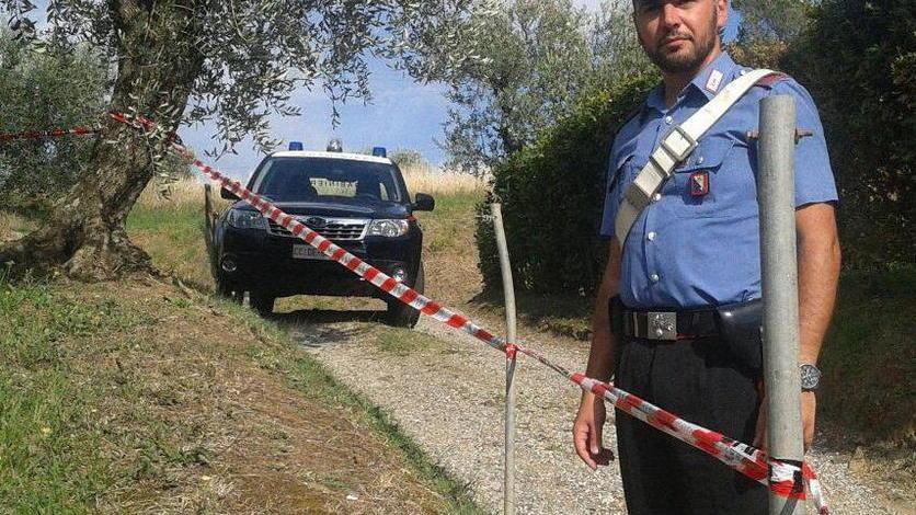 Bomba a mano tipo ananas ritrovata dentro la rete fognaria