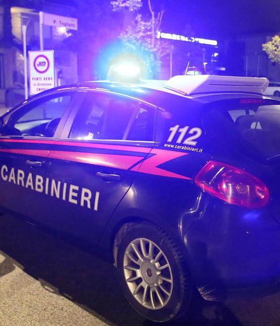 Colpisce il cassiere con la pistola e si fa consegnare 17mila euro 