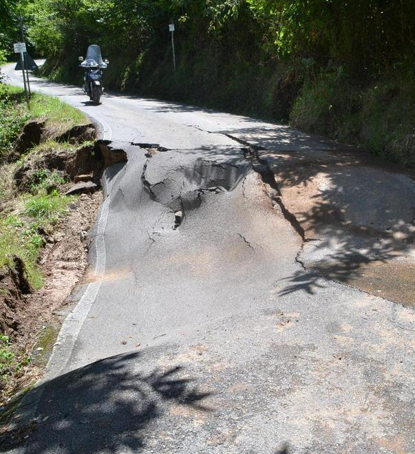 Resta sconvolta la strada tra Rivangaglio e Valdottavo