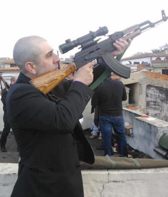 Lei sparava con la rivoltella, lui cacciatore