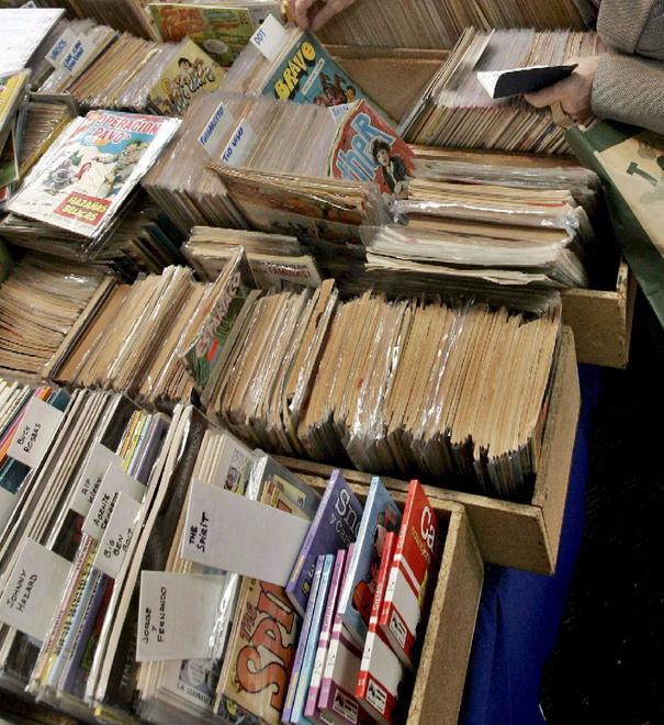  Collettivo Gramsci organizza la vendita dei libri usati