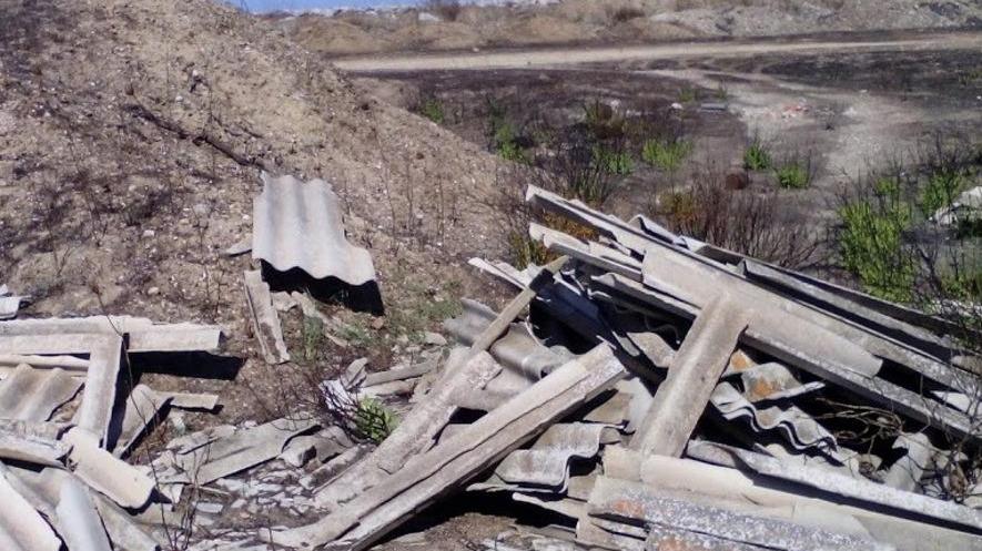 Discarica di amianto nel porto industriale