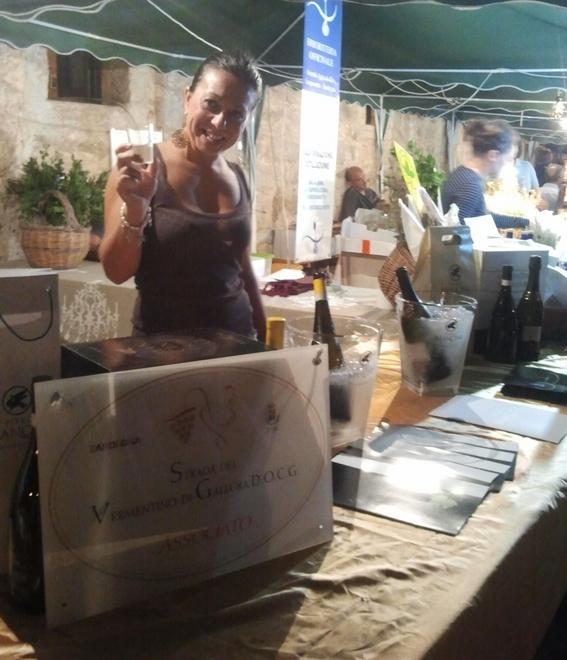 Strada del vermentino, gli stand a San Pantaleo durante il festival folk
