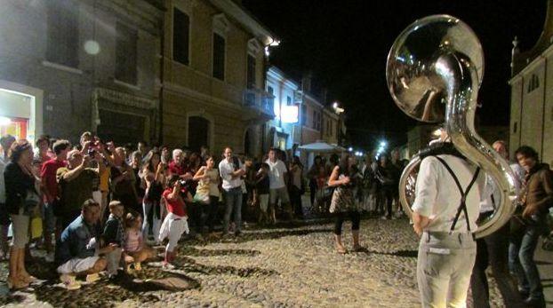 Buskers tra i canali e ristoratori al settimo cielo 