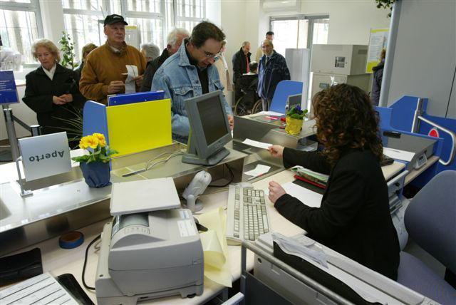 Assaltate da due banditi armati le poste di via Bettazzi a Galciana 