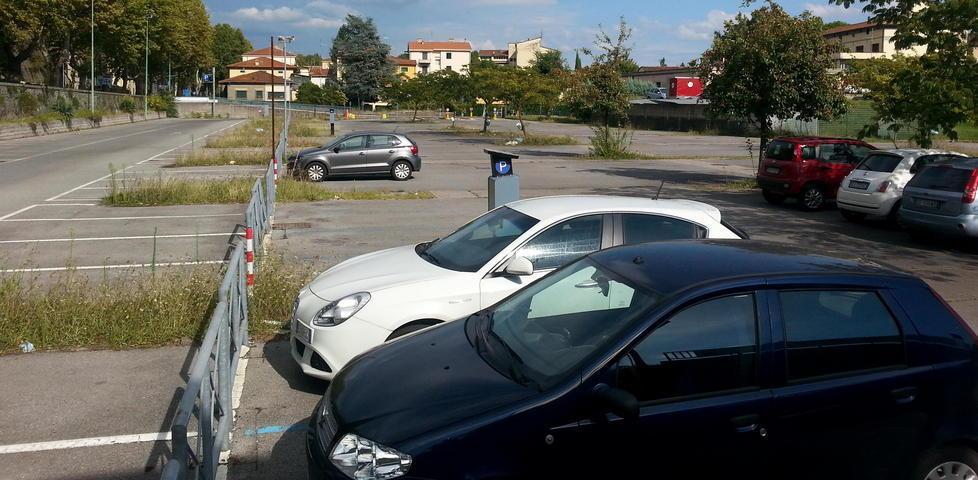Parcheggio sempre vuoto si spera nei ticket omaggio 