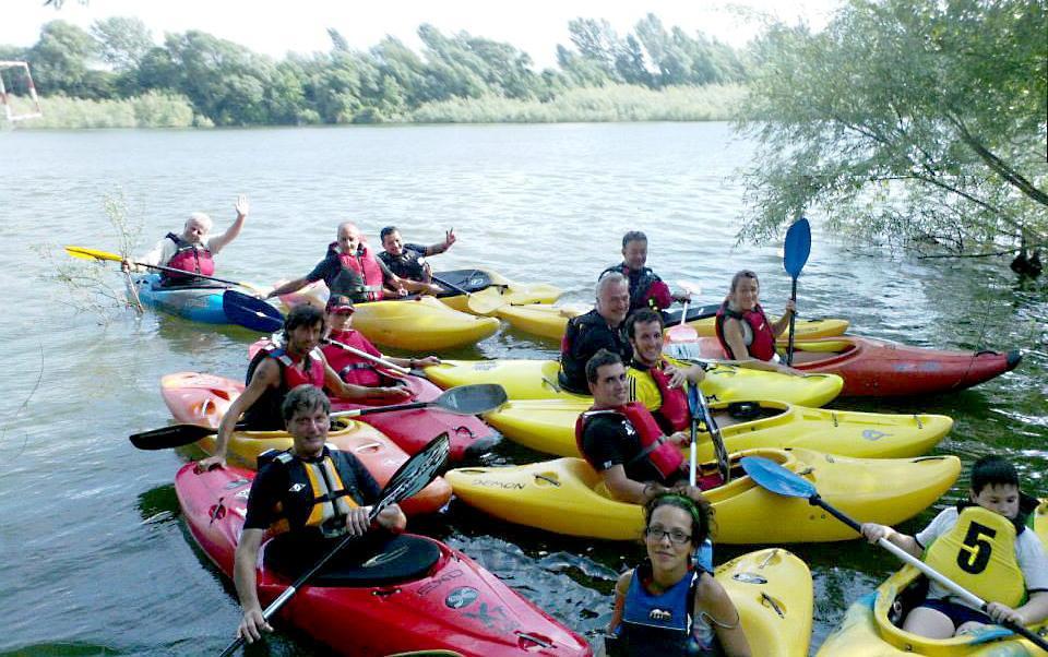 A lezione di canoa e kayak sulle acque del lago di Gavena 