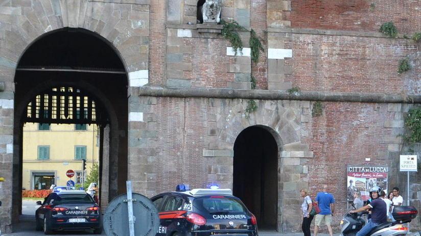 Sorpresi a fumare spinelli a Porta San Pietro