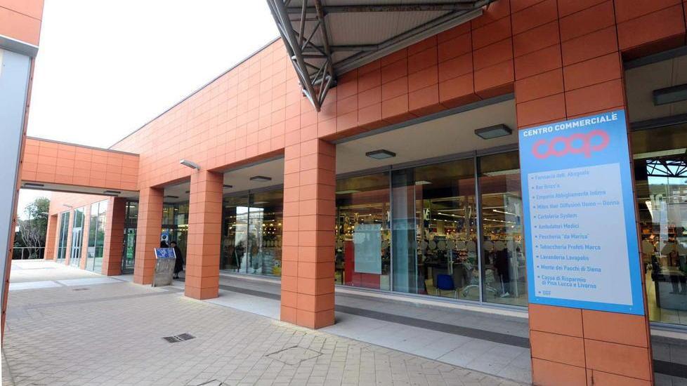 Durante il lavoro rubavano alla Coop, denunciate due donne delle pulizie