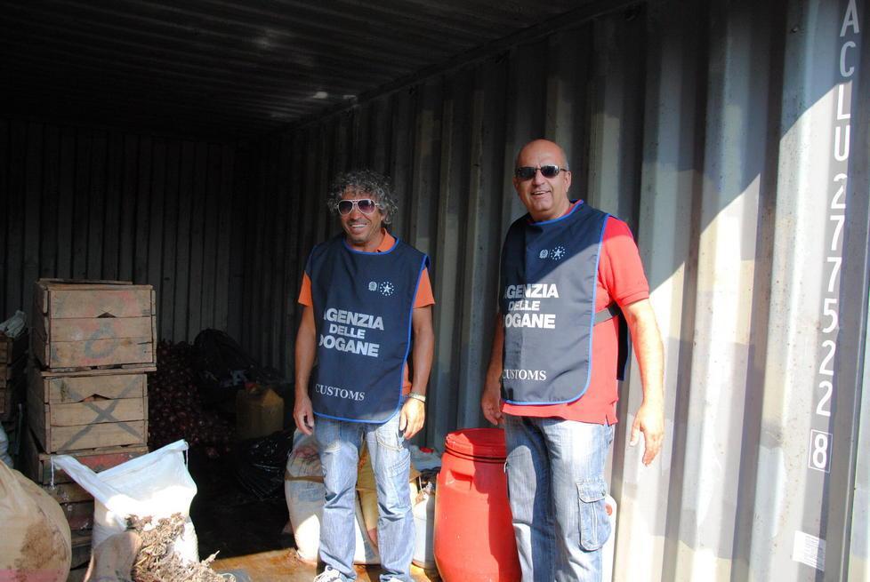 Droga, piante e cibo non autorizzati: sequestri a bordo di Ikarus 