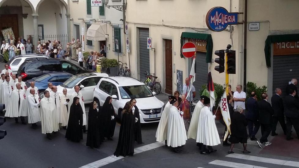Messa e processione in centro per la Madonna del Giglio