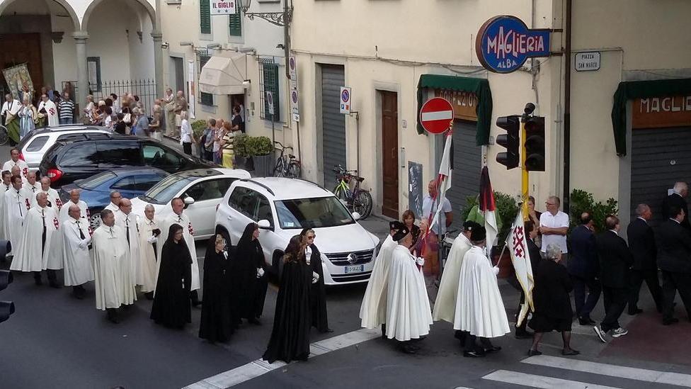 Messa e processione in centro per la Madonna del Giglio