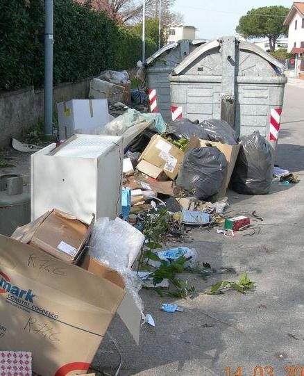 Gettano rifiuti: scoperti e multati 