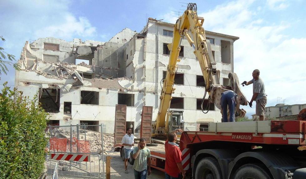 Ruspe in azione a Fucecchio addio all’ex mulino Borgioli 