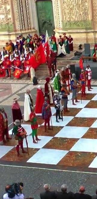 Torna la magia degli scacchi viventi 