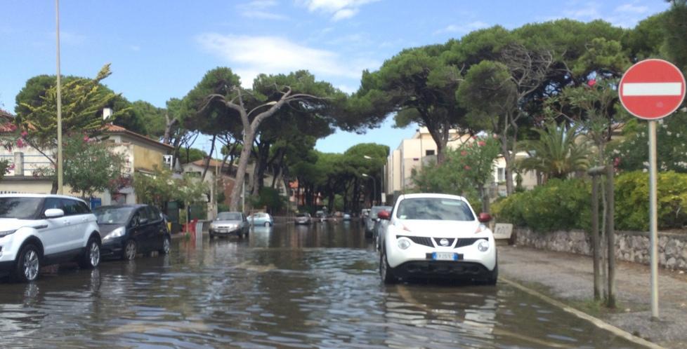 Mare contaminato, vietato fare il bagno 