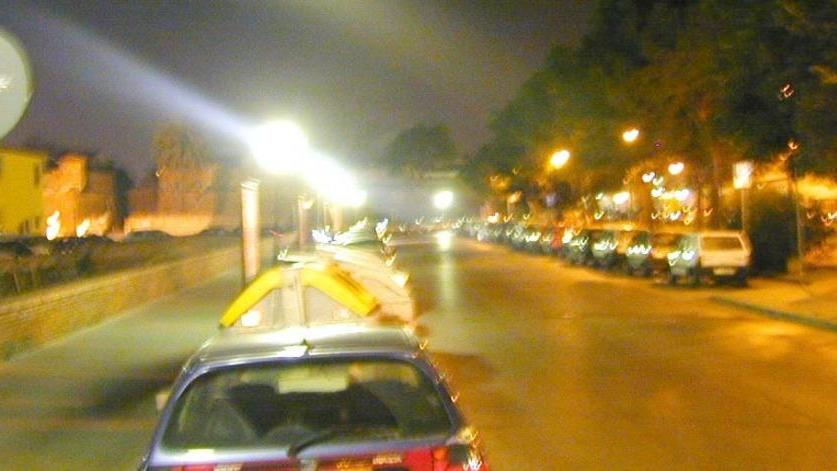 «In Venezia parcheggi sul marciapiede»