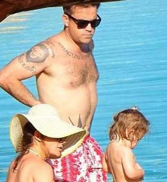 Relax al mare per il re del pop Robbie Williams 