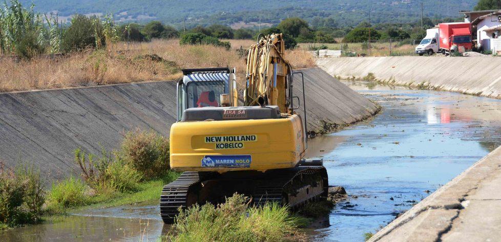 Rio Gaddhuresu, le ruspe sono di nuovo al lavoro per ripulire i canali dai rifiuti