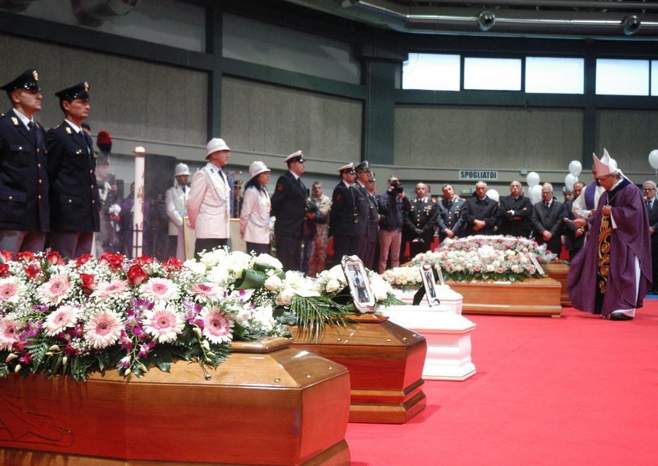 Il sindaco: «Alluvione il Comune pagherà le spese dei funerali» 