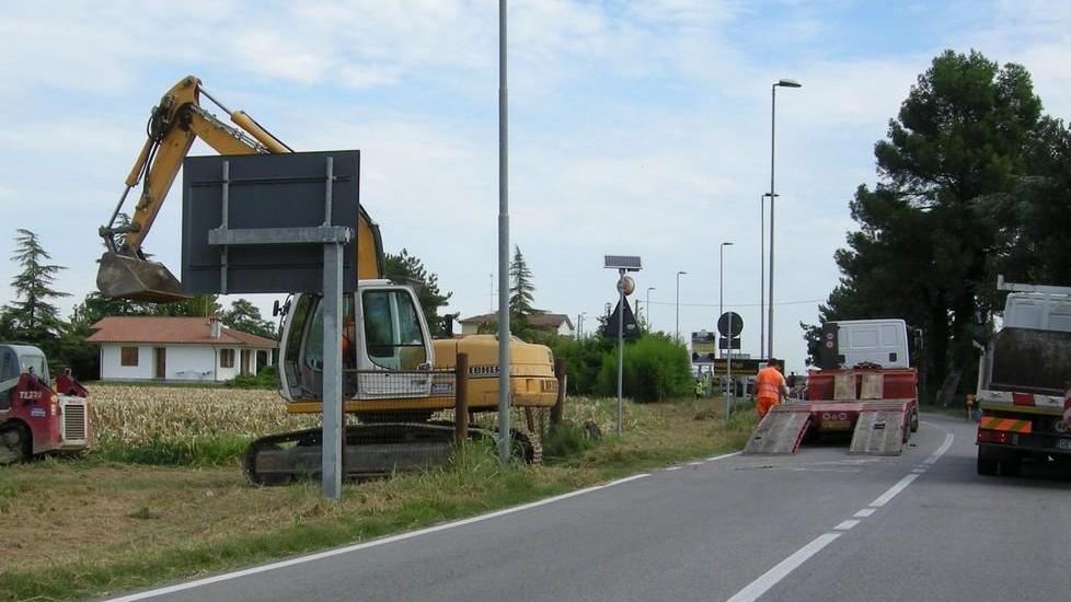 Iniziati ieri i lavori per la rotonda
